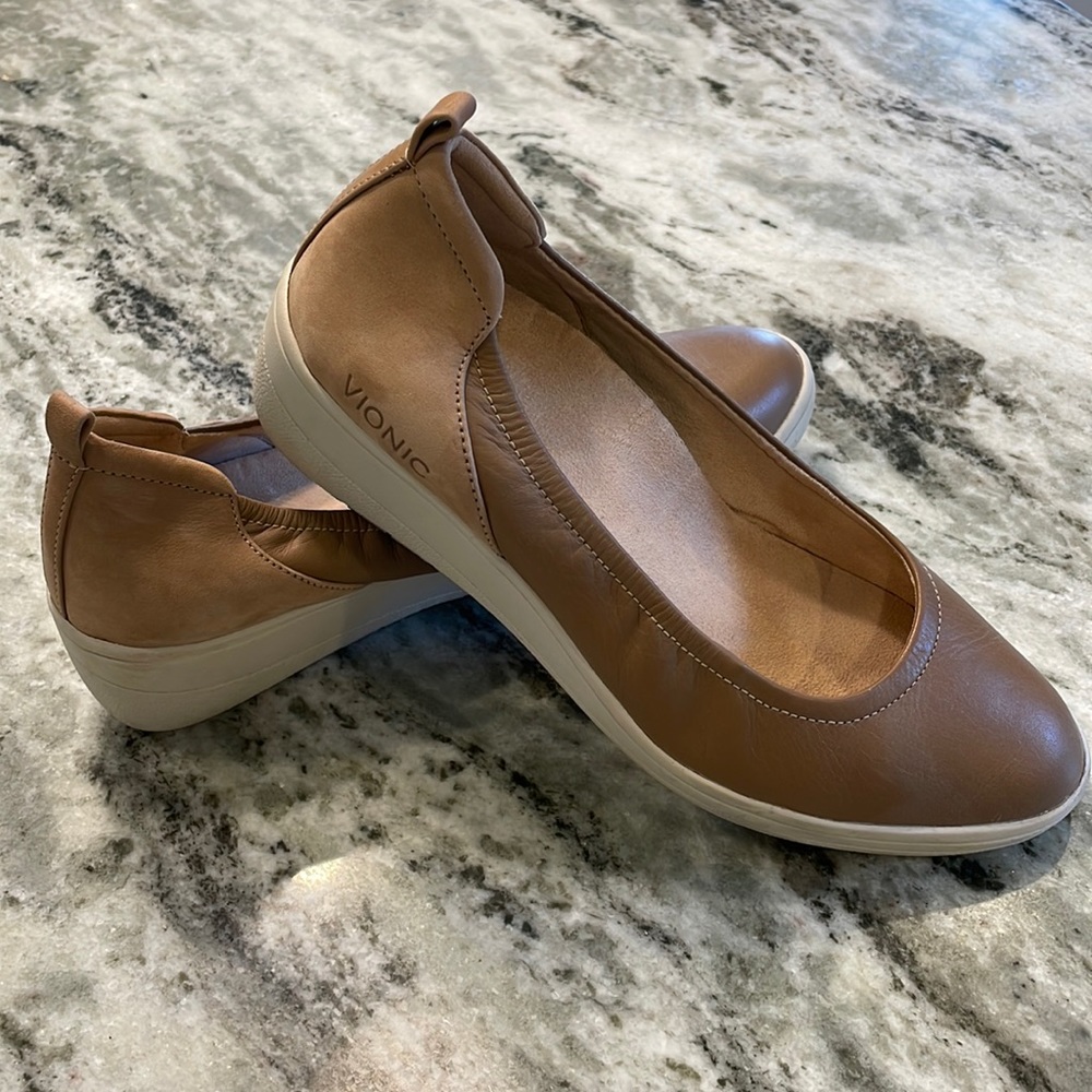 VIONIC® Jacey Size 9 Tan Leather  *Like New*